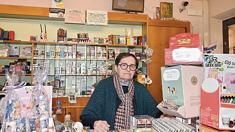 Marta Mesaglio nella sua tabaccheria a Pagnacco