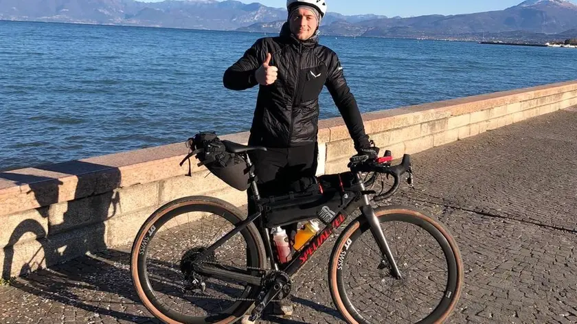 Ivan Poiana con la sua bicicletta di cui non si sa più nulla