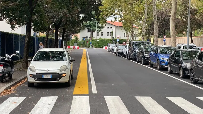La ciclabile in via Chiusaforte: oltre cento posti auto sono stati eliminati per realizzare l'opera