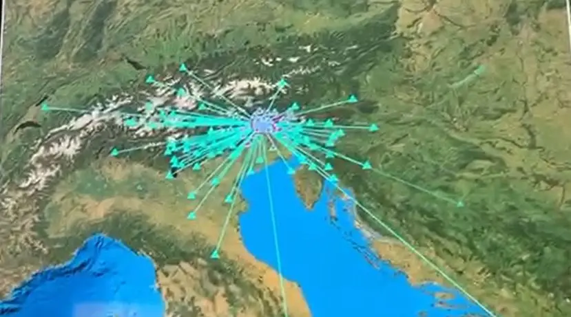 La scossa è stata percepita oltre i confini regionali: ecco l'area coinvolta rappresentata dalle frecce azzurre (fonte Ogs)