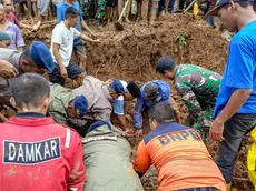 epa11210459 A handout photo made available by the Indonesian National Board for Disaster Management (BNPB) shows rescuers searching for landslide victims in Padang Pariaman, West Sumatra province, Indonesia, 08 March 2024 (issued 10 March 2024). According to the National Board of Disaster Management (BNPB), days of heavy rains since 07 March have triggered landslides and flash floods in West Sumatra province, killing at least 19 people. EPA/NATIONAL BOARD FOR DISASTER MANAGEMENT/HANDOUT HANDOUT EDITORIAL USE ONLY/NO SALES HANDOUT EDITORIAL USE ONLY/NO SALES