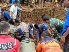 epa11210459 A handout photo made available by the Indonesian National Board for Disaster Management (BNPB) shows rescuers searching for landslide victims in Padang Pariaman, West Sumatra province, Indonesia, 08 March 2024 (issued 10 March 2024). According to the National Board of Disaster Management (BNPB), days of heavy rains since 07 March have triggered landslides and flash floods in West Sumatra province, killing at least 19 people. EPA/NATIONAL BOARD FOR DISASTER MANAGEMENT/HANDOUT HANDOUT EDITORIAL USE ONLY/NO SALES HANDOUT EDITORIAL USE ONLY/NO SALES