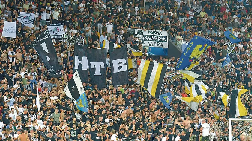 I tifosi non hanno fatto mancare il loro sostegno all'Udinese © Foto Petrussi