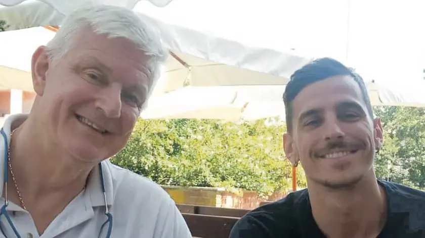 Teo Alibegovic, 57 anni, vicepresidente della Fortitudo Bologna, a Udine con il figlio Mirza, 31, che gioca nella Old Wild West