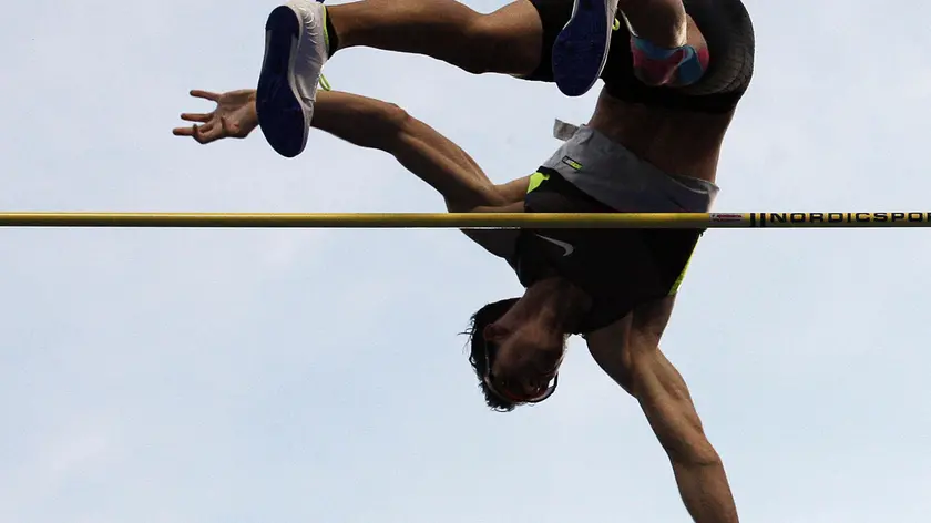 An athlete competes the mens Pole Vault at the Compeed Golden Gala meeting (Diamond League event) at the Olympic stadium in Rome, Italy, 31May 2012. ANSA/ALESSANDRO DI MEO