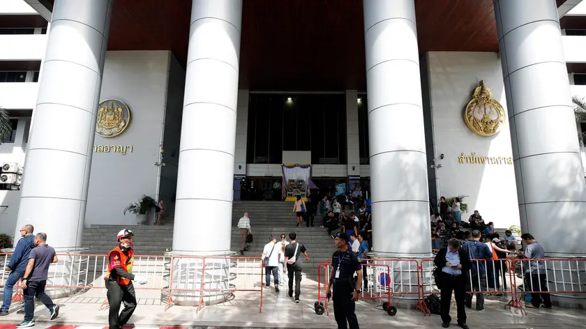 epa11419237 Security guards secure the area as journalists wait for the arrival of former Thai Prime Minister Thaksin Shinawatra during his arraignment to face charges of insulting the monarchy at Criminal Court in Bangkok, Thailand, 18 June 2024. The Criminal Court has released former Thai prime minister Thaksin Shinawatra on bail after he was indicted over 'lese majeste' crime charges allegedly for defaming the monarchy in his comments during an interview with South Korean newspaper on 21 May 2015. EPA/RUNGROJ YONGRIT