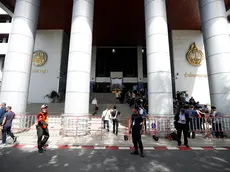 epa11419237 Security guards secure the area as journalists wait for the arrival of former Thai Prime Minister Thaksin Shinawatra during his arraignment to face charges of insulting the monarchy at Criminal Court in Bangkok, Thailand, 18 June 2024. The Criminal Court has released former Thai prime minister Thaksin Shinawatra on bail after he was indicted over 'lese majeste' crime charges allegedly for defaming the monarchy in his comments during an interview with South Korean newspaper on 21 May 2015. EPA/RUNGROJ YONGRIT