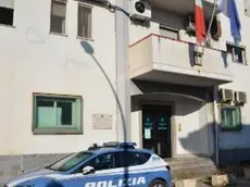 L'ingresso del Commissariato di Polizia di Gioia Tauro.