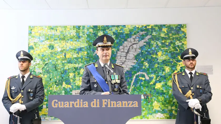 Al centro il comandante Commentucci