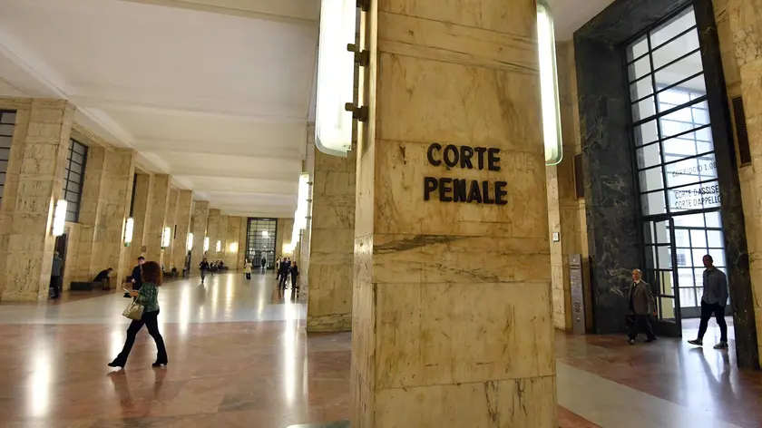Un corridoio di Palazzo di Giustizia deserto a seguito dell'astensione dalle attività giudiziarie nei giorni 2 e 3 maggio decisa dall'Unione delle Camere Penali Italiane contro la mancata attuazione della riforma penitenziaria, Milano, 2 maggio 2018. ANSA/DANIEL DAL ZENNARO