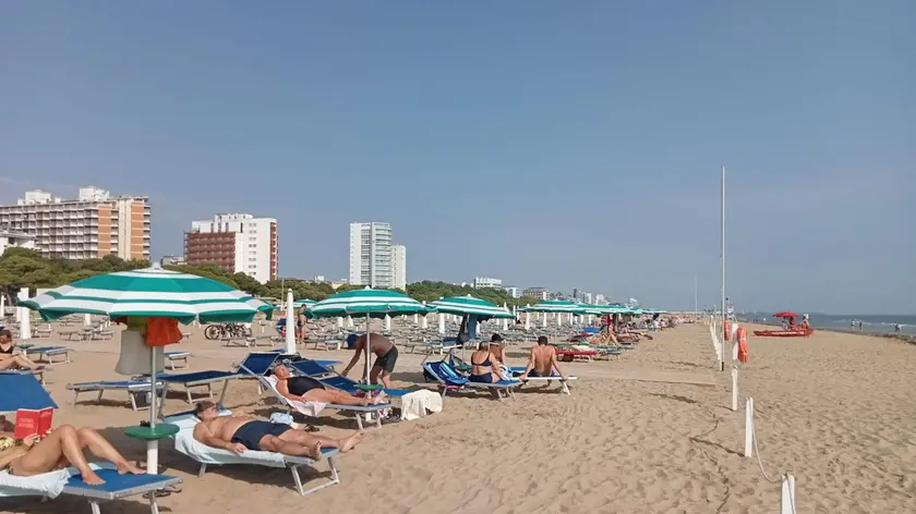 Ultimi scampoli d'estate sulla spiaggia dell'Ufficio 17 a Lignano Sabbiadoro