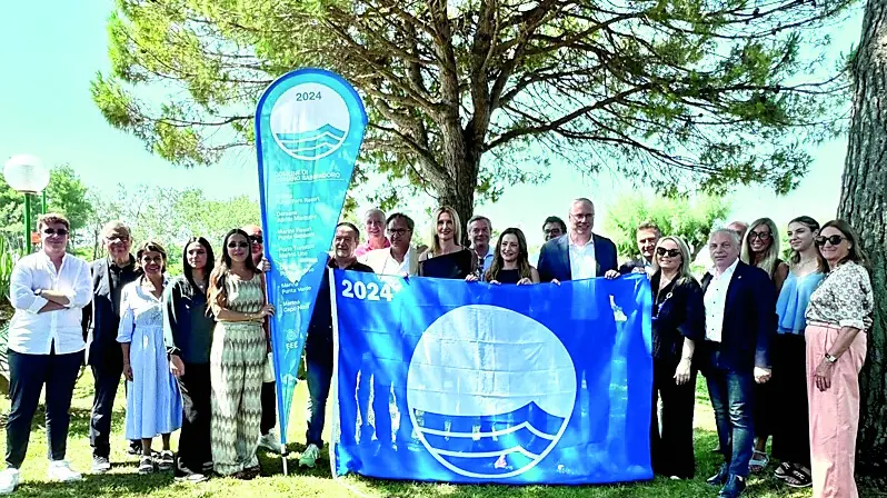 Le autorità intervenute alla consegna dell’ennesima Bandiera blu a Lignano Sabbiadoro