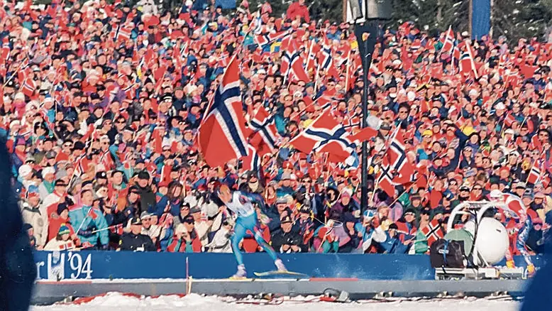 Il muro norvegese allo stadio di Lillehammer davanti a Fauner (foto Solero)