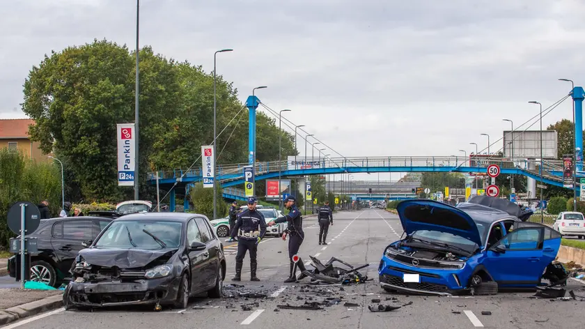 Incidente auto viale Forlanini due persone decedute, Polizia Locale sul posto, Milano, 1 Novembre 2023, Ansa/Andrea Fasani