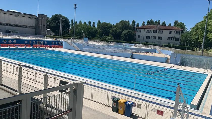 La piscina del Palamostre resterà aperta fino al 4 settembre