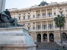 Una veduta esterna del 'Palazzaccio' o Palazzo di Giustizia, meglio conosciuto come la sede della Corte di Cassazione, in piazza Cavour a Roma, 26 novembre 2020. E' attesa per oggi la sentenza in Cassazione per il crollo della Torre Piloti, avvenuto il 7 maggio 2013 nel porto di Genova quando il cargo Jolly Nero della compagnia Messina urtò in manovra l'edificio. Lo schianto causò la morte di nove persone. ANSA/CLAUDIO PERI