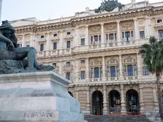 Una veduta esterna del 'Palazzaccio' o Palazzo di Giustizia, meglio conosciuto come la sede della Corte di Cassazione, in piazza Cavour a Roma, 26 novembre 2020. E' attesa per oggi la sentenza in Cassazione per il crollo della Torre Piloti, avvenuto il 7 maggio 2013 nel porto di Genova quando il cargo Jolly Nero della compagnia Messina urtò in manovra l'edificio. Lo schianto causò la morte di nove persone. ANSA/CLAUDIO PERI