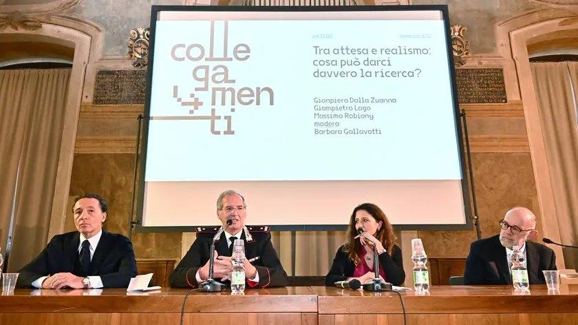 L’ultima conferenza in castello di Collega-menti Da sinistra, Massimo Robiony, Giampietro Lago, Barbara Gallavotti e Gianpiero Dalla Zuanna © Foto Petrussi