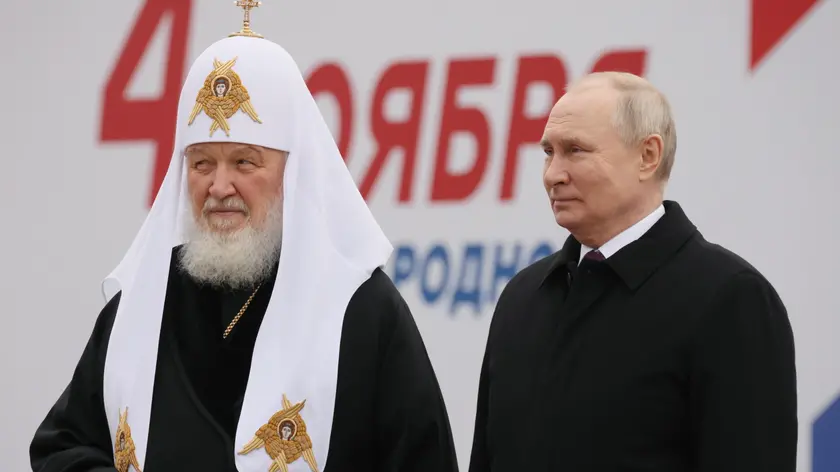 epa10957406 Russian President Vladimir Putin (R) and Patriarch Kirill of Moscow and all Russia attend a flower-laying ceremony at the monument to Citizen Kuzma Minin and Prince Dmitry Pozharsky on the National Unity Day in Red Square, in Moscow, Russia, 04 November 2023. The National Unity Day (or Day of People's Unity) celebrate this year from 04 to 07 November. In the Soviet times military parade 07 November was the central holiday of the year and marked Great October (Bolshevik revolution). EPA/MIKHAIL METZEL/KREMLIN / POOL MANDATORY CREDIT