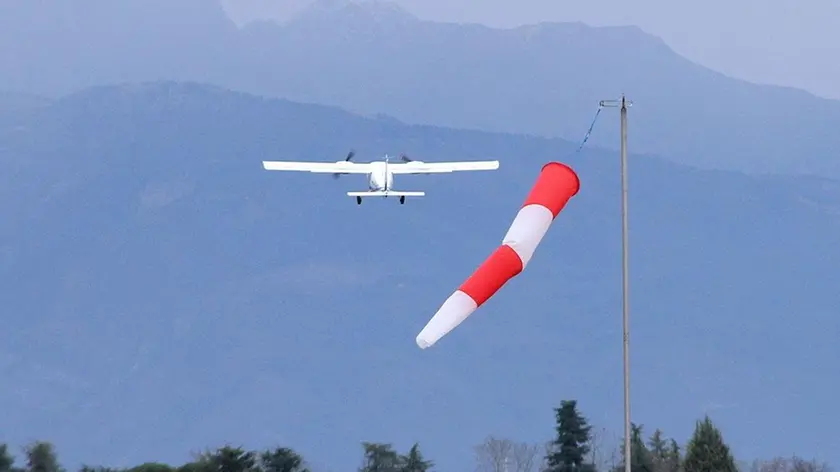 Un decollo in Comina. Voli fermi da sei anni per l’inchiesta sull’Aeroclub