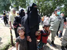 epa11022495 Rohingya refugees get ready to be relocated to a temporary shelter, in Banda Aceh, Indonesia, 11 December 2023. After facing resistance from the local community, Rohingya refugees who landed in Banda Aceh City relocated to a temporary shelter in Ladong, Aceh Besar. Two boats with up to 300 Rohingya refugees landed in two different locations in Aceh Besar and Pidie district. UNHCR data states that almost 1,000 more Rohingya refugees have arrived in Aceh since the beginning of November 2023 in several waves of voyages headed to Indonesia and Malaysia and predicted that more would come this year. EPA/HOTLI SIMANJUNTAK