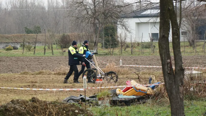Le ricerche con il georadar in corso nel giardino della villa sequestrata a Poggio Terza Armata (Marega)