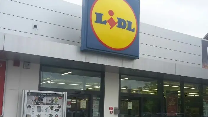 I fatti sono accaduti giovedì 11 aprile al supermercato Lidl di via Cividale, a Udine