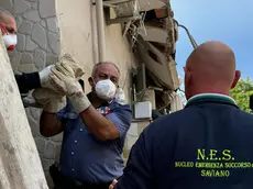 In una foto fornita dall'ufficio stampa dei Carabinieri la palazzina di due piani crollata a Saviano, in provincia di Napoli, a seguito di una esplosione di gas gpl. Saviano 22 settembre 2024. +++ HO NO SALES - DITORIAL USE ONLY +++ o +++ ANSA PROVIDES ACCESS TO THIS HANDOUT PHOTO TO BE USED SOLELY TO ILLUSTRATE NEWS REPORTING OR COMMENTARY ON THE FACTS OR EVENTS DEPICTED IN THIS IMAGE; NO ARCHIVING; NO LICENSING +++