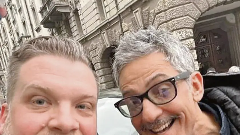 Luca Macorig, uno dei cittadini che ha incrociato in centro città Fiorello: inevitabile il selfie