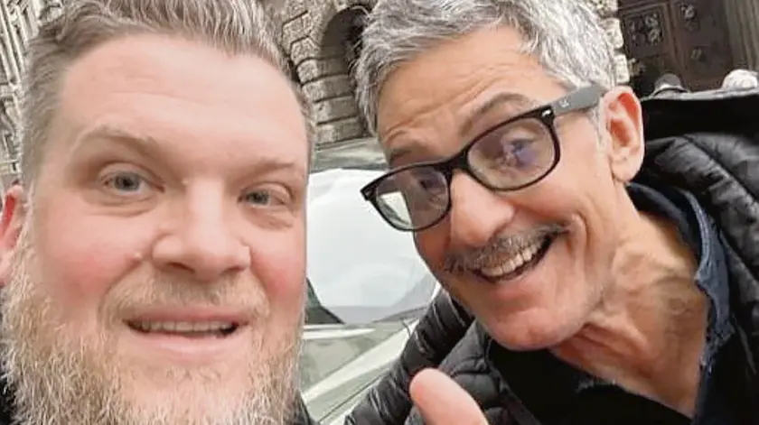 Luca Macorig, uno dei cittadini che ha incrociato in centro città Fiorello: inevitabile il selfie
