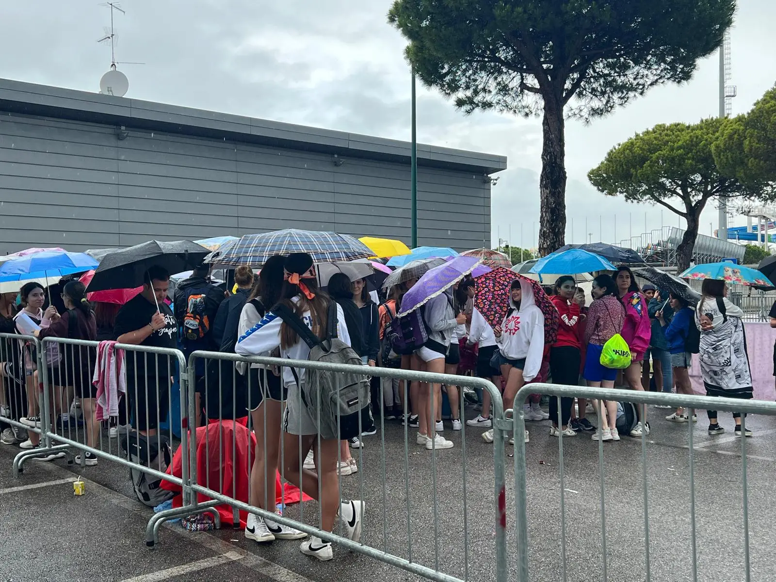 Fan in coda già dal primo mattino a Lignano