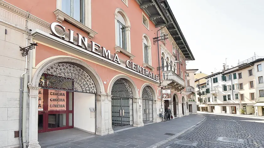 Il cinema Centrale in via Poscolle a Udine è stato rinnovato e riaperto nel 2005, con due sale per complessivi 317 posti (foto Petrussi)