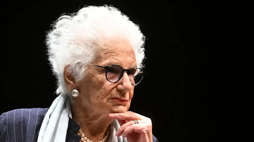Il premio Ipazia è stato consegnato, al teatro Duse, alla senatrice Liliana Segre dal sindaco di Genova Marco Bucci e dal presidente della regione Giovanni Toti. Genova, 23 novembre 2023. ANSA/LUCA ZENNARO