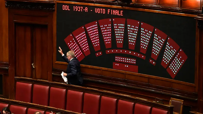 L aula di Montecitorio durante il voto finale sul ddl infrastrutture alla Camera dei Deputati, Roma, 30 luglio 2024. ANSA/RICCARDO ANTIMIANI