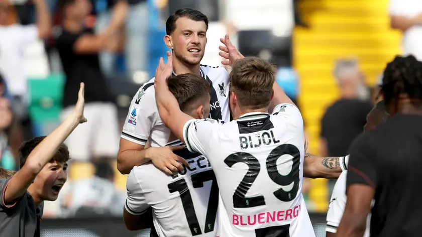Udinese's Lazar Samardzic (L) jubilates with his teammates after scoring the goal during the Italian Serie A soccer match Udinese Calcio vs Empoli FC at the Friuli - Dacia Arena stadium in Udine, Italy, 19 May 2024. ANSA / GABRIELE MENIS