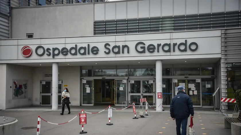 The entrance of the San Gerardo hospital in Monza, northern Italy, during the second wave of the Covid-19 coronavirus pandemic, 11 november 2020. Ansa/Matteo Corner