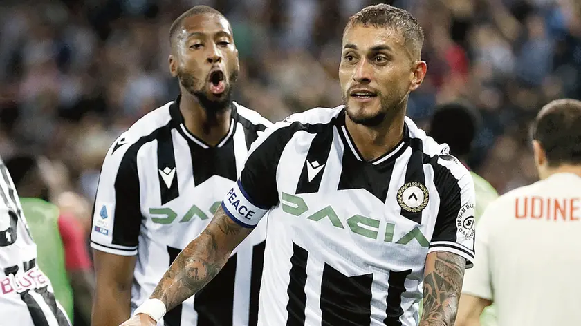 Roberto Pereyra è il capitano dell’Udinese da metà della scorsa stagione quando ereditò la fascia dall’olandese Bram Nuytinck