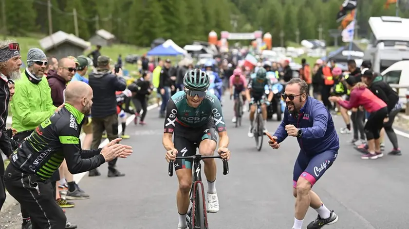 Jai Hindley all'attacco sulla Marmolada
