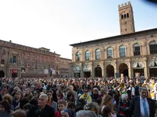 La folla ricorda le vittime di Suviana con un minuto di silenzio Bologna/ 8 maggio 2024 ANSA/MAX CAVALLARI