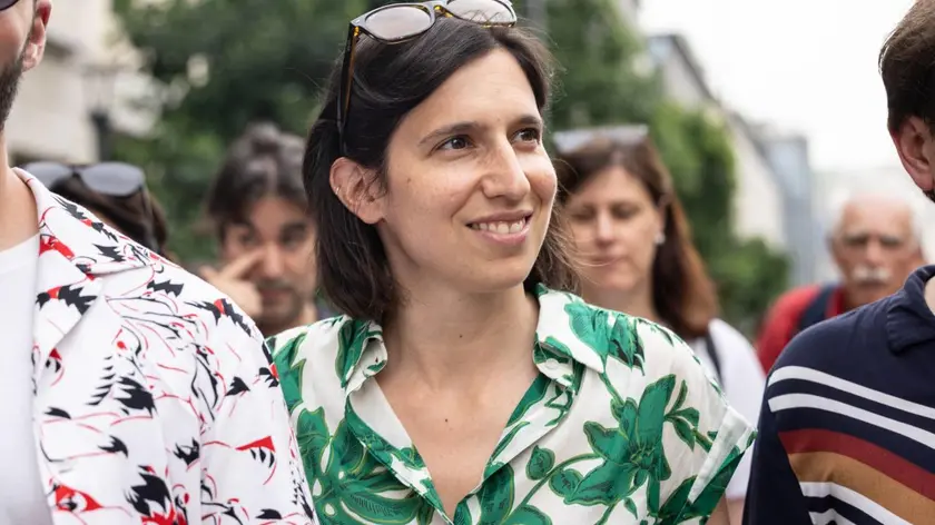 La segretaria del Pd Elly Schlein arriva al Pride di Milano, dove sfilera' con il carro del Pd, Milano, 29 giugno 2024. ANSA/ ROSELLA PAPETTI
