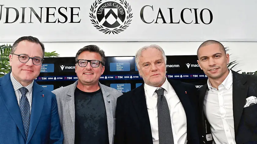 Il direttore generale Franco Collavino con il tecnico Kosta Runjaic, il “supervisore” Nani e il dt Inler da sinistra a destra (foto Petrussi)