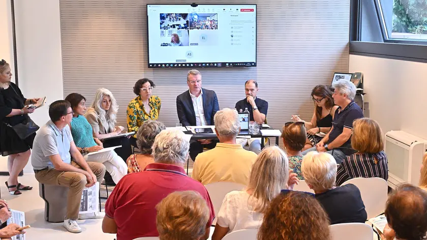 La riunione di redazione a Lignano all'Hotel President © Foto Petrussi