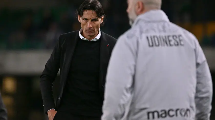 Mister Cioffi ripreso nel corso di Verona-Udinese