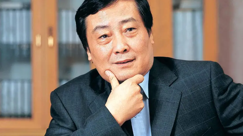 epa02366527 A file photo dated 2004 made available on 01 October 2010 of Zong Qinghou, chairman of Chinese beverage giant Wahaha Group, in his office in Hangzhou in 2004. Zong has been named by the latest Hurun Report as the richest man in mainland China with assets over US$7 billion. The owner of a company best known for its soft drinks brands was named as China?s richest person with a personal fortune estimated at some 12 billion dollars. Zong Qinghou, 65, shot to the top of the annual China Rich List of the country?s wealthiest entrepreneurs after his Wahaha group settled a long dispute with French firm Danone, the Shanghai-based Hurun Report said. EPA/LARRY LEUNG