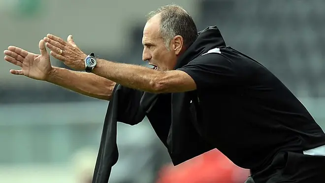 Foto Valter Parisotto/LaPresse.15 09 2013 Udine Stadio Friuli (Italia).Sport Calcio.Udinese - Bologna - Serie A Tim 2013/2014.Nella foto: Francesco Guidolin allenatore del Udinese..Foto Valter Parisotto / LaPresse.15 09 2013 Udine (Italy) Friuli Stadium.Sport Soccer.Udinese - Bologna - Italian Serie A Soccer League 2013/2014.In the Photo: Francesco Guidolin coach of Udinese