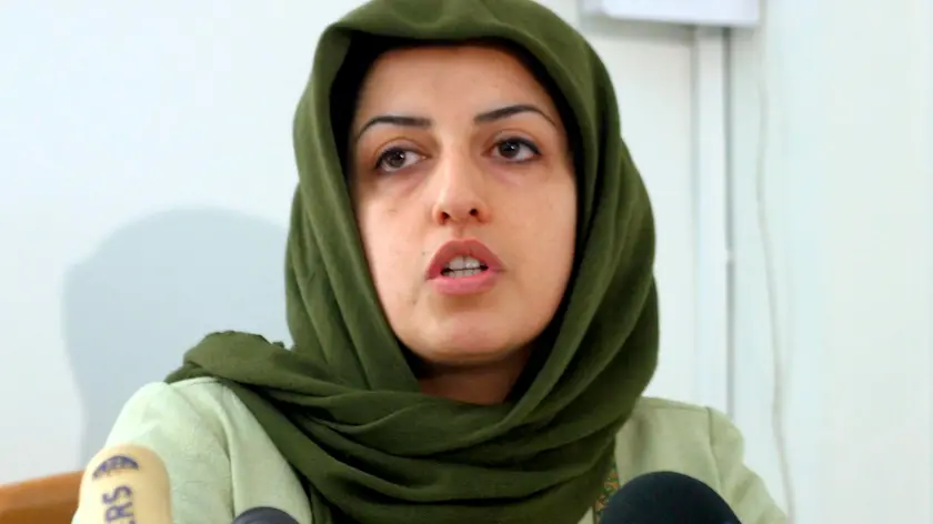 epa10903214 (FILE) - Iranian activist Narges Mohammadi speaks during the first-ever conference on human rights violations at the Human Rights Centre in Teheran, Iran, 17 January 2005 (reissued 06 October 2023). Mohammadi was awarded the Nobel Peace Prize on 06 October 2023 'for her fight against women's oppression in Iran and her fight to promote human rights and freedom for all,' the Norwegian Nobel Committee’s chairwoman said during the award ceremony in Oslo. EPA/ABEDIN TAHERKENAREH