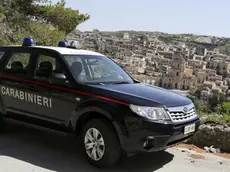 Foto auto carabinieri con sullo sfondo la citta' di Modica in provincia di Ragusa/FOTO Carabinieri di Modica
