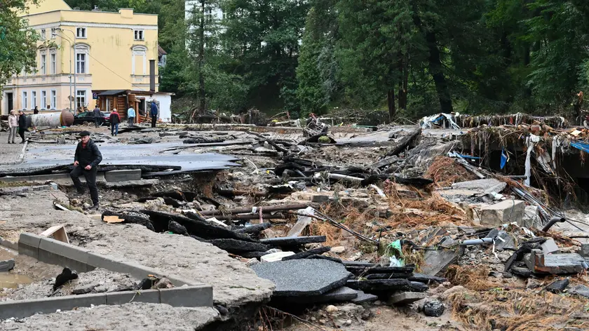 epaselect epa11606419 Damaged and flooded streets after the heavy rainfalls in a spa town Ladek-Zdroj, southwestern Poland, 15 September 2024. The southern regions of Poland are experiencing record rainfall and severe flooding caused by heavy rains from the Genoese depression "Boris", which reached Poland on Thursday, September 12. People in flooded areas of the region are being forced to evacuate, and water is flooding villages and towns. River levels are at or above alarming levels. Poland's prime minister confirmed on September 15 that one person had died as a result of the flooding. EPA/MACIEJ KULCZYNSKI POLAND OUT EPA-EFE/MACIEJ KULCZYNSKI POLAND OUT