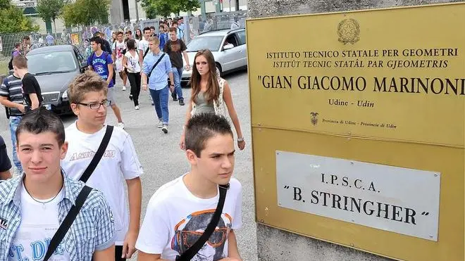 Udine 8 Settembre 2011. Primo giorno dii lezione all' Istituto Marinoni. Telefoto Copyright PFP / Petrussi