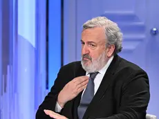 Il presidente della Regione Puglia, Michele Emiliano, nel corso della trasmissione Rai “Porta a Porta” presso gli studi di via Teulada a Roma, 11 aprile 2024. ANSA/CLAUDIO PERI